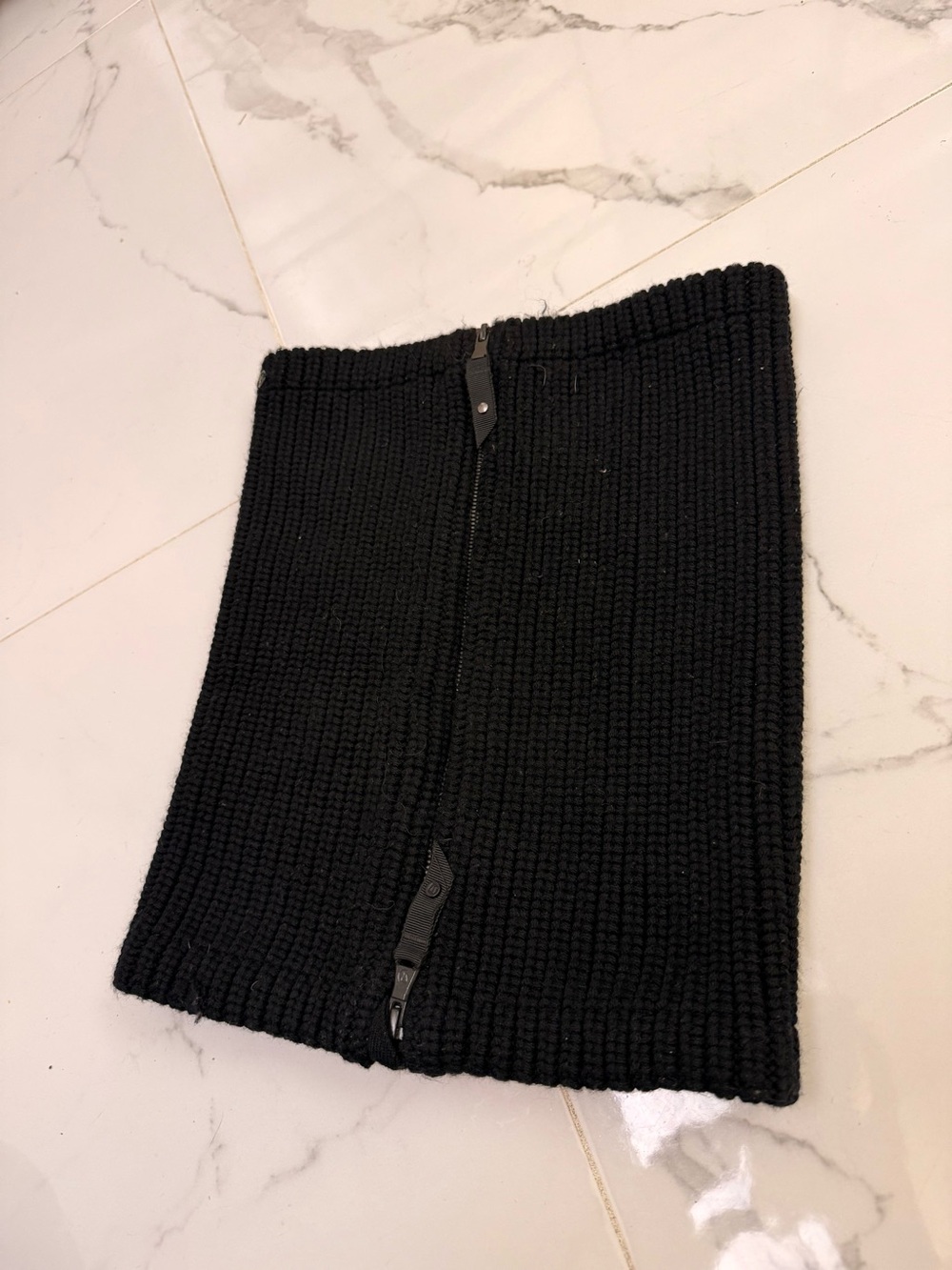 Lululemon Wool Be Cozy Snood Merino Wool Neck Warmer Black - Picture 2 of 3